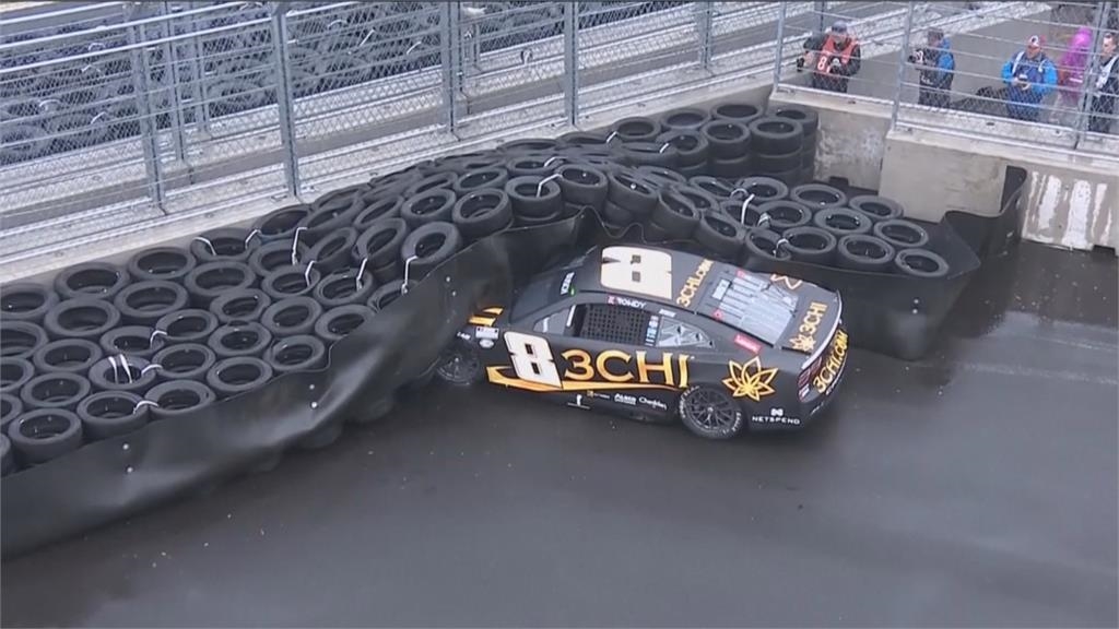 美國納斯卡盃賽車系列賽　雨神來亂還大塞車