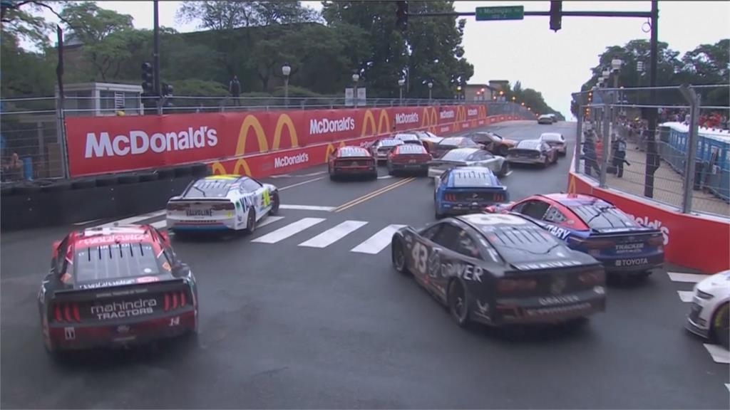 美國納斯卡盃賽車系列賽　雨神來亂還大塞車