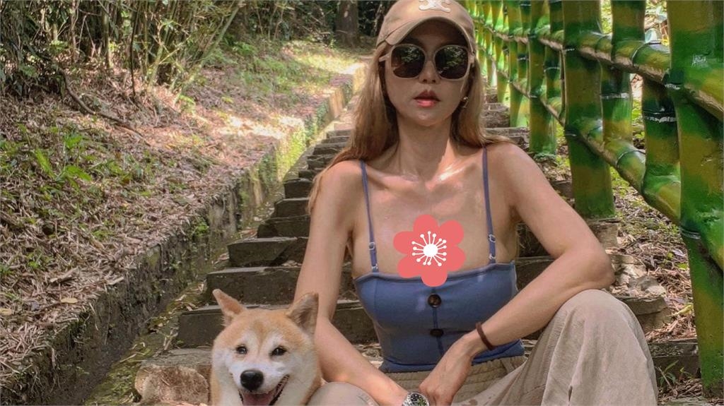 女網友登山喊熱「超細肩帶」快撐不住 驚呆6千網:目光一直被拉走