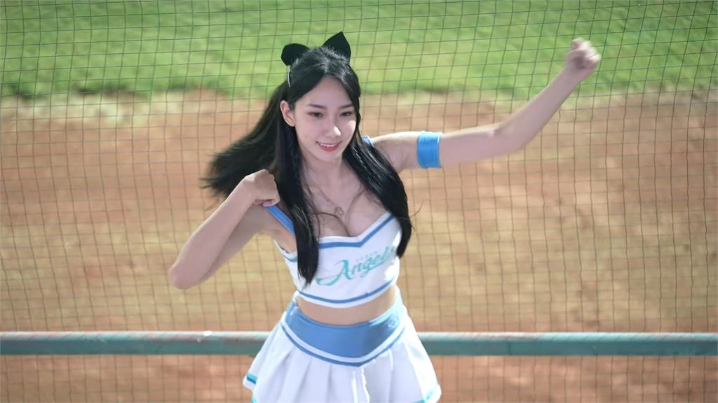 美腿啦啦隊員挺長輩應援　2分鐘「上帝視角」兇暴網嗨：深藏不露