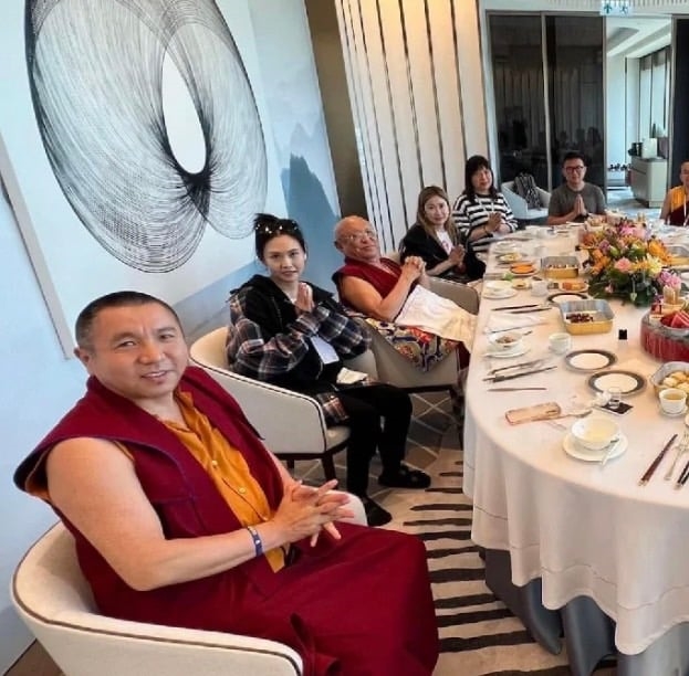 「性感女神」腫一圈宛如熊貓!55歲「驚人身材」震撼網:大不如前