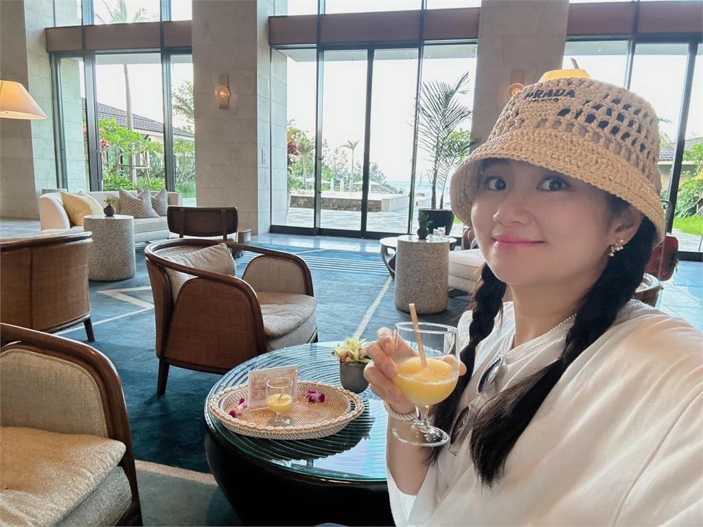 超驚險!Selina挺7月孕肚「浮潛1小時」 上岸驚覺「寶寶沒胎動」嚇壞