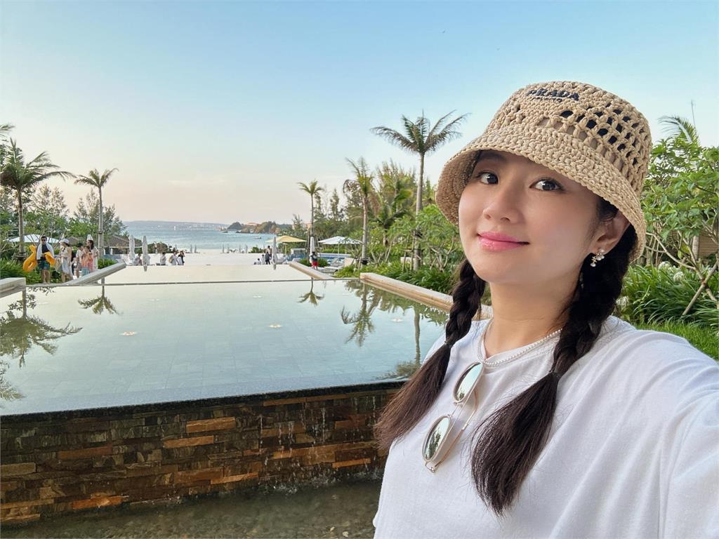 超驚險!Selina挺7月孕肚「浮潛1小時」 上岸驚覺「寶寶沒胎動」嚇壞