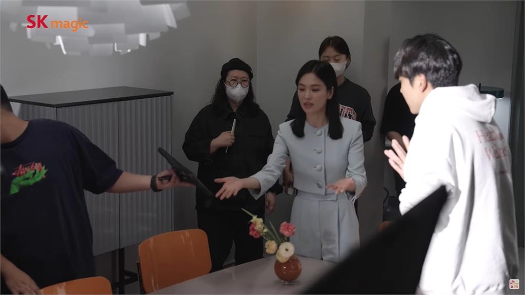 宋慧喬挖肩衣「慵懶滾床」0死角全看光！女神私下「真面目」震撼網