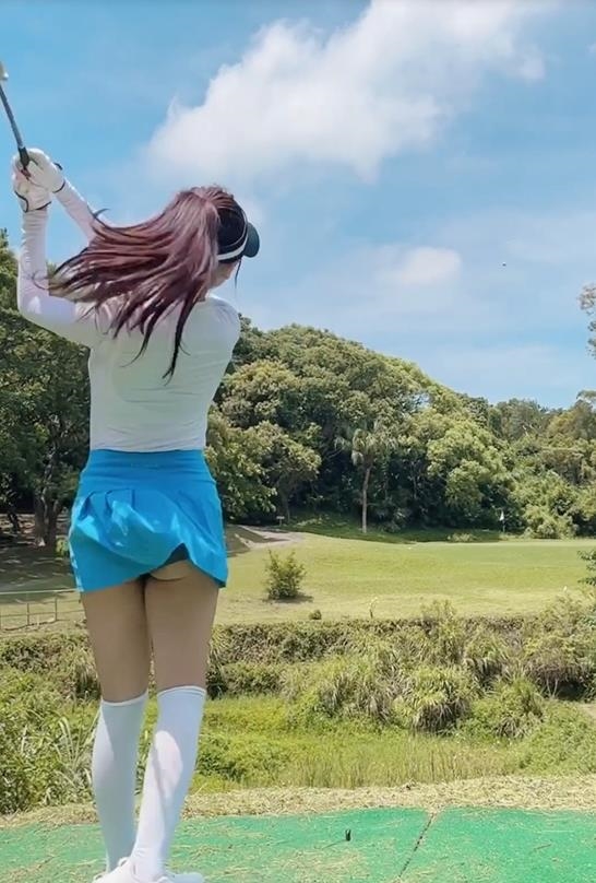 樂天女神揮桿「這裡真的露了」!神秘「雙曲線曝光」網嗨喊:看到重點