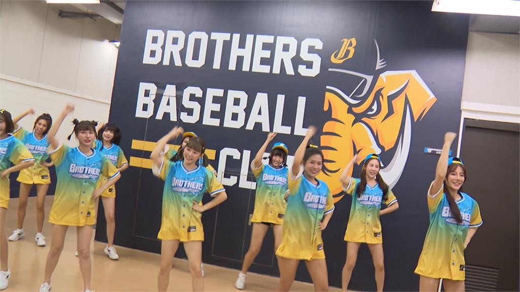 日本富士電視台65週年活動　中信啦啦隊PS女孩受邀演出