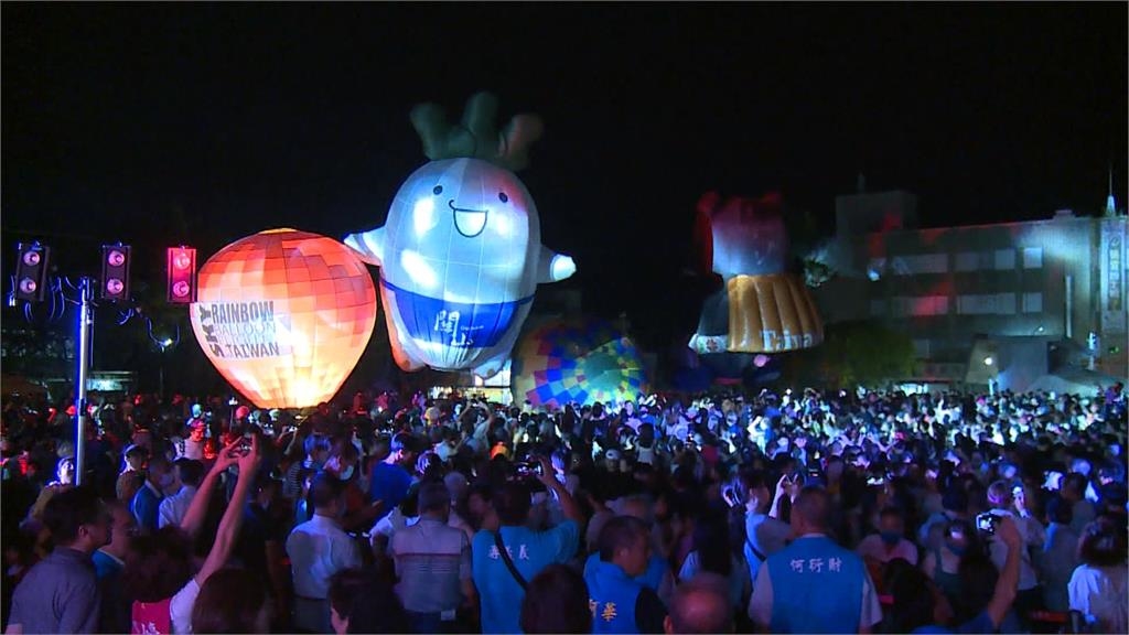 礁溪迷你熱氣球光雕秀登場 40米高特技表演超驚艷