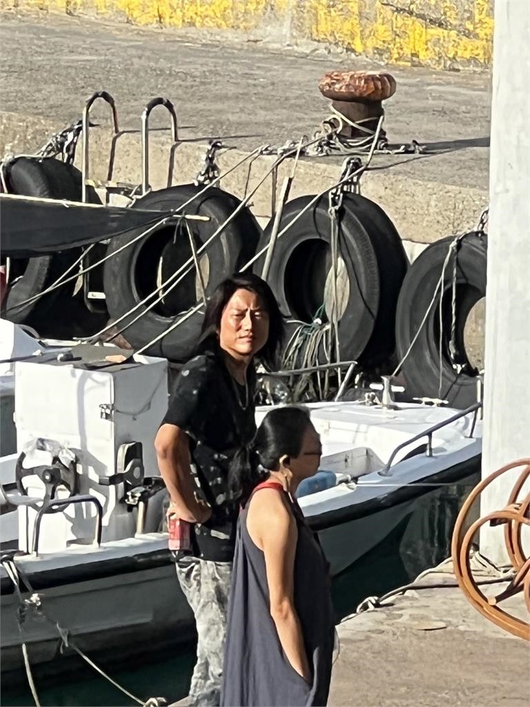 快新聞／「韓哥」到基隆大武崙拍電影！　粉絲捕捉跑車、與女演員擁抱畫面曝光