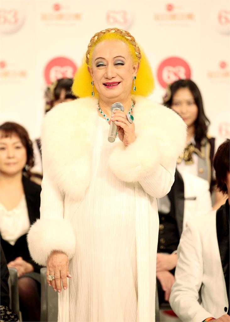 曾掀台灣桌布之亂!美輪明宏暴瘦「雙頰大消風」88歲真面目嚇壞網