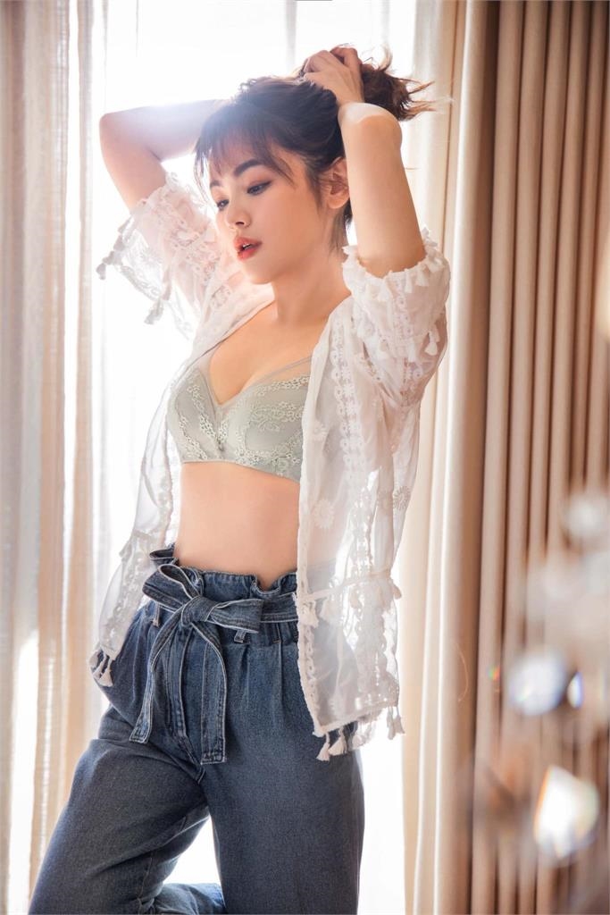 陳沂只穿bra炸出流量密碼!領口太鬆一彎腰「猛料全看光」網歪樓:我放大了