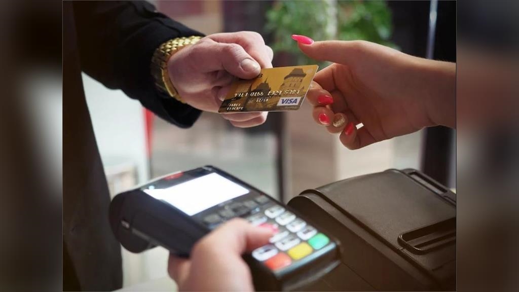 當遊戲王卡收集？公務員辦31張信用卡「總額度557萬」　年薪超驚人