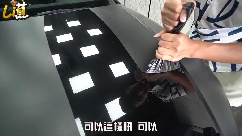 公開原車漆狀況　專家撕膜「超吃力」網紅驚：像拔蘿蔔