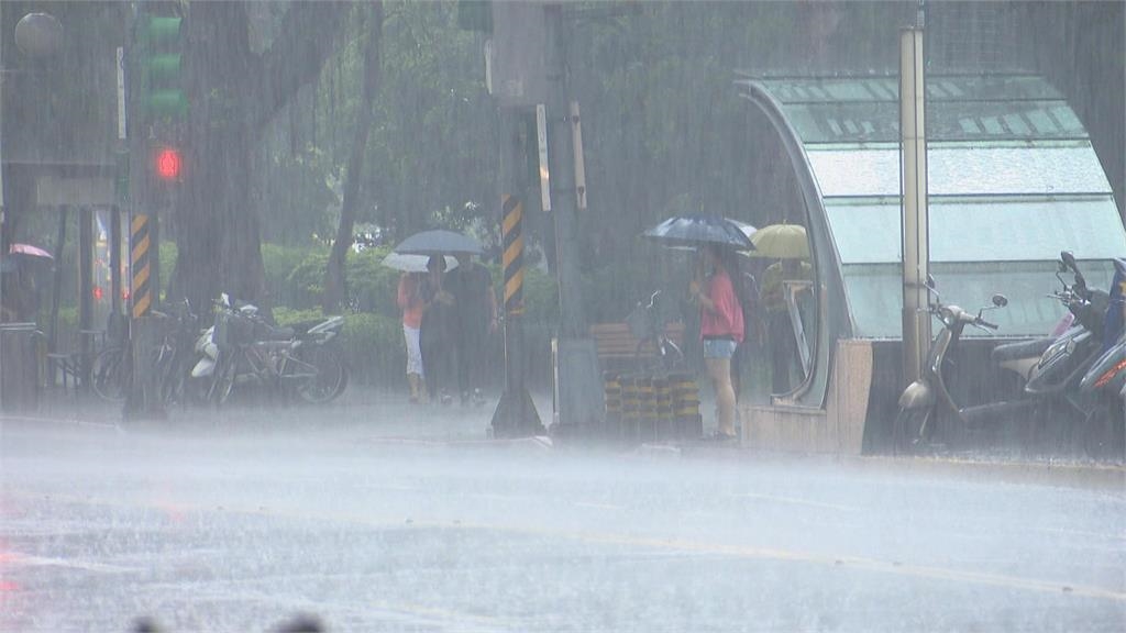 卡努颱風持續發威　全台17縣市豪大雨特報