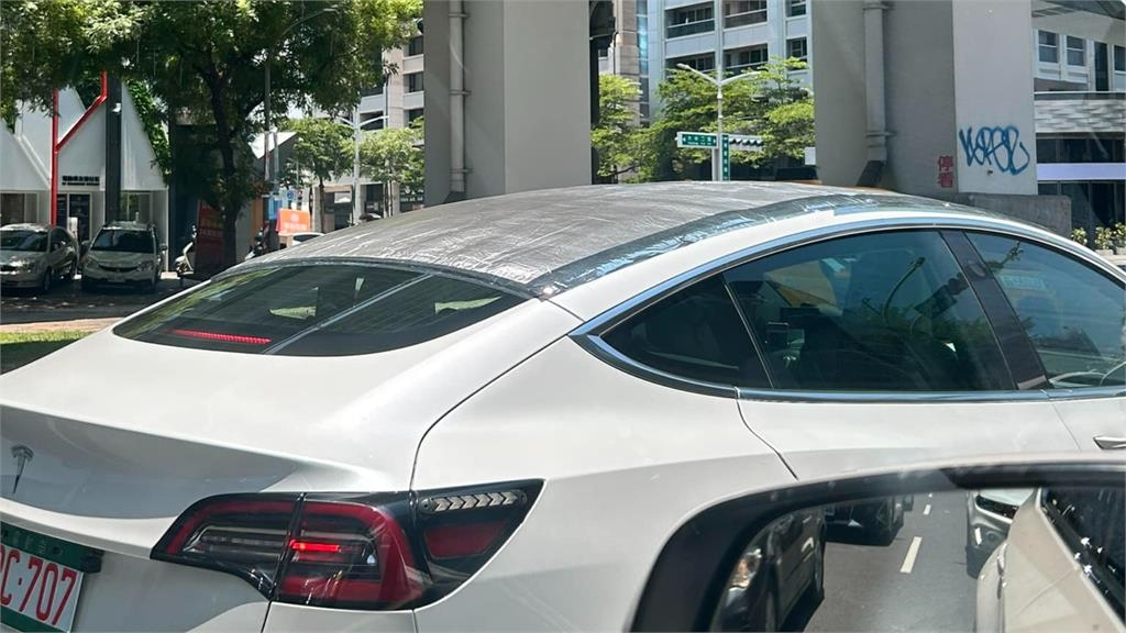 特斯拉全景天窗「慘變烤箱」熱翻！神人「1招」網笑：馬斯克看了會哭