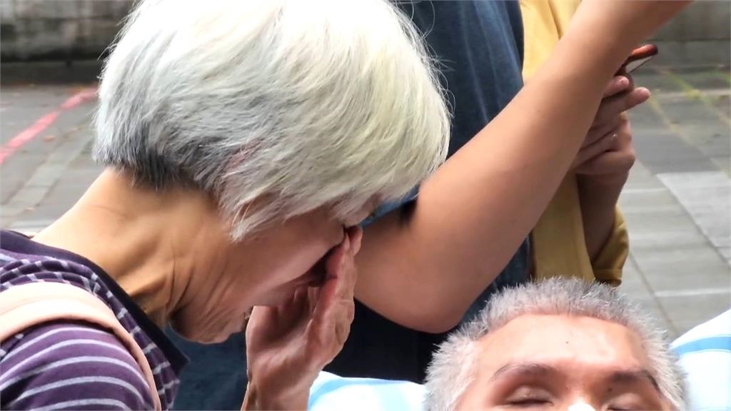 植物人張振聲父母攜子北上抗議　喊話台大校方應提高照護費用