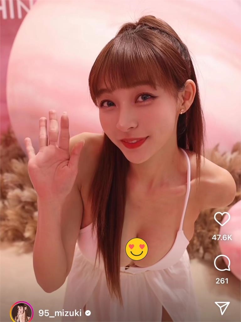 林襄認愛解放了！辣穿「超襄比基尼」彎腰狂倒猛料…網喊：馬傑森好幸福