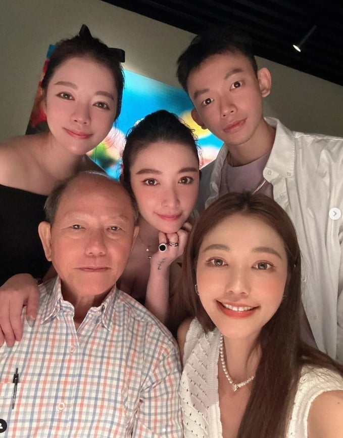 許維恩大姊凍齡外貌登上外媒!「年近半百」真面目太誇張 外國網友嚇:像18歲