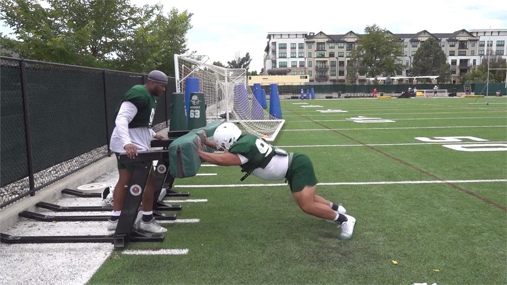 日本相撲改打美式足球　「業餘橫綱」赴美追夢