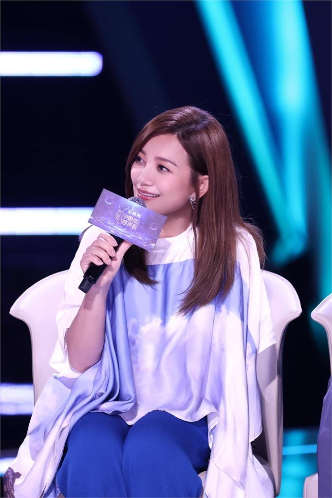 李玟遭《好聲音》報復重摔舞台!「情歌天后」起身攙扶也遭罵錄音真相流出