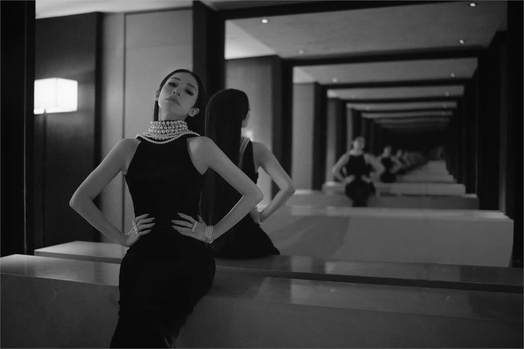 蕭亞軒44歲生日重磅宣布回歸!視覺翻新「西洋棋美腰」逼瘋粉:天后回歸