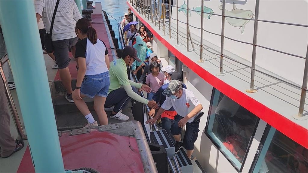 「蘇拉」逼近!離島加開返台班次 花蓮賞鯨船退單量達6成