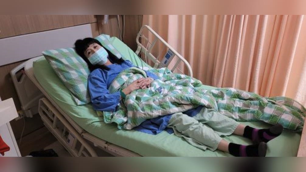 56歲資深女星「洗牙嗆到」釀吸入性肺炎急住院　感慨：欠下健康債