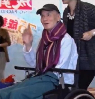 《唐伯虎》奪命書生「半身不遂」消失2年!68歲近況「白髮暴瘦」認不出