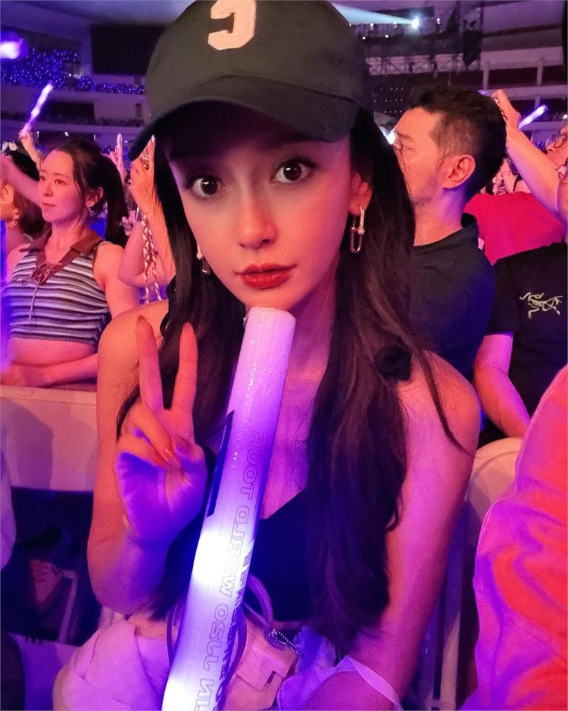 Angelababy自拍P過頭整尊變形！「吉娃娃凹臉」嚇哭粉：放棄美顏吧