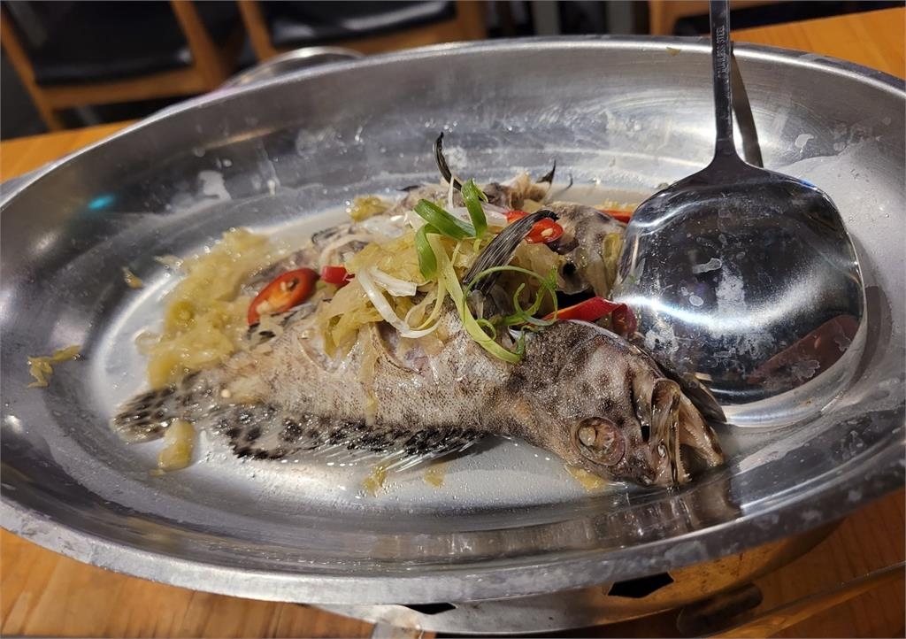 澎湖4萬1老闆爭議又＋1？「蒼蠅到處飛」惹火顧客：甩錢就走！