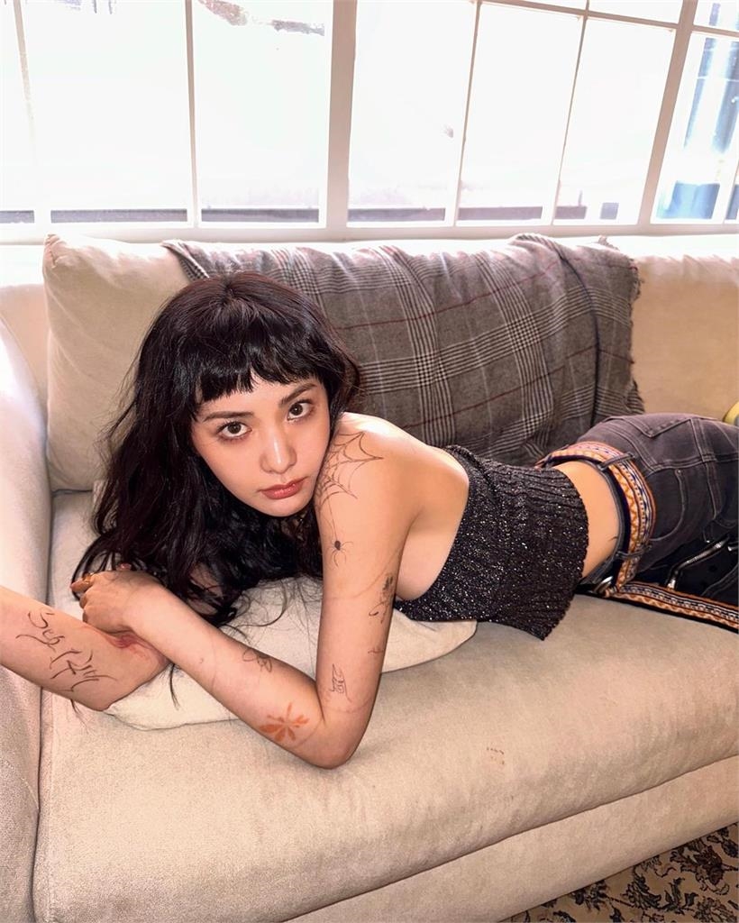 NANA被爆超自私！《假面女郎》沒拍完跑去「全身刺青」劇組人員全怒了