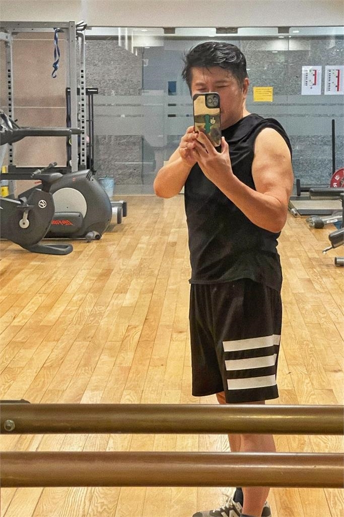 胡瓜健身太兇肌肉「暴風式膨脹」!超粗壯「麒麟臂」震撼全網:已跪