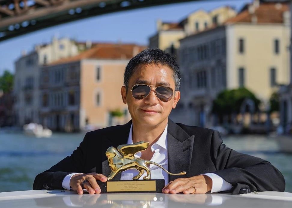 周星馳「破不合傳聞」賀梁朝偉獲終身成就獎 網揪1疑點:心結未解?