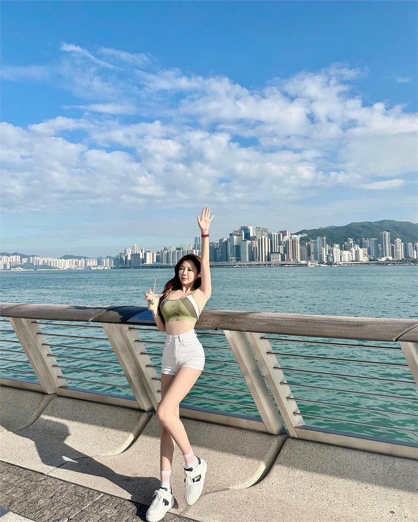 火熱DJ秀「球佛」好身材！運動Bra+激白褲「逼出水蛇腰」讓全網嗨翻｜四季線上4gTV