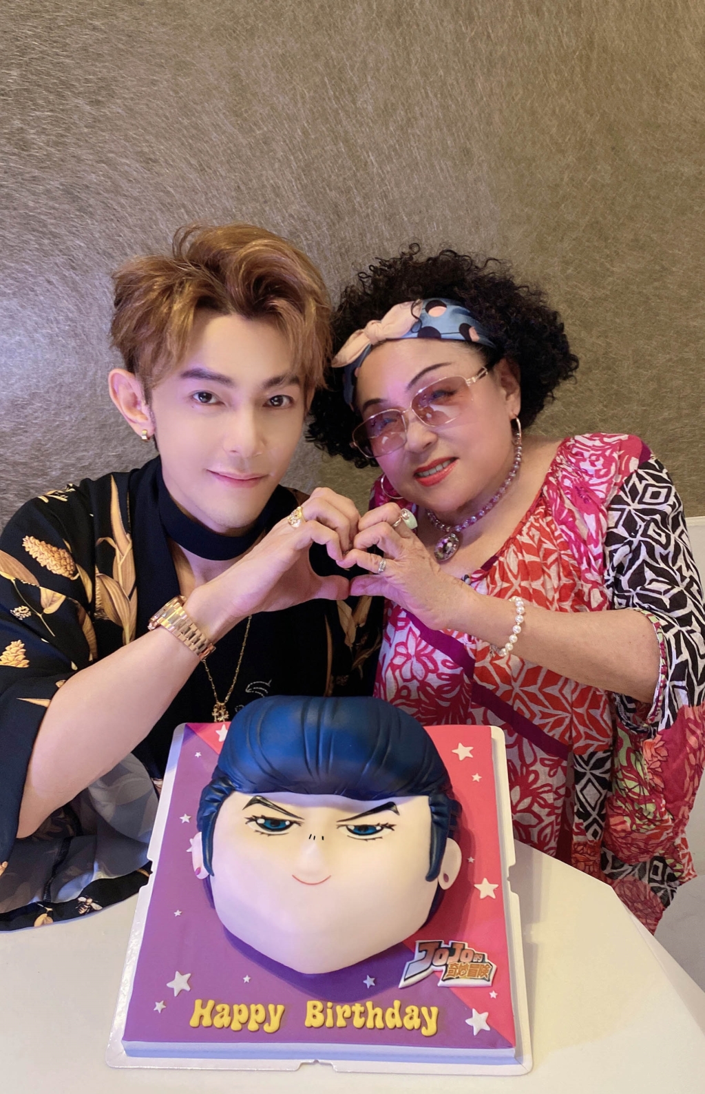 《終極一家》汪東城慶生「兩個媽催生」!壽桃藏生子密碼! 要生六個?!