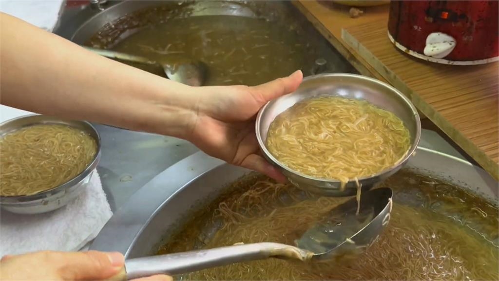 台灣趴趴走/麵線配蚵仔、大腸北部常見!搭當歸鴨腿和生猛海鮮也美味!