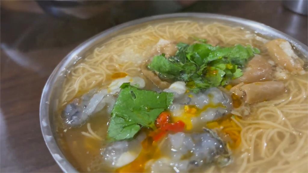 台灣趴趴走/麵線配蚵仔、大腸北部常見!搭當歸鴨腿和生猛海鮮也美味!