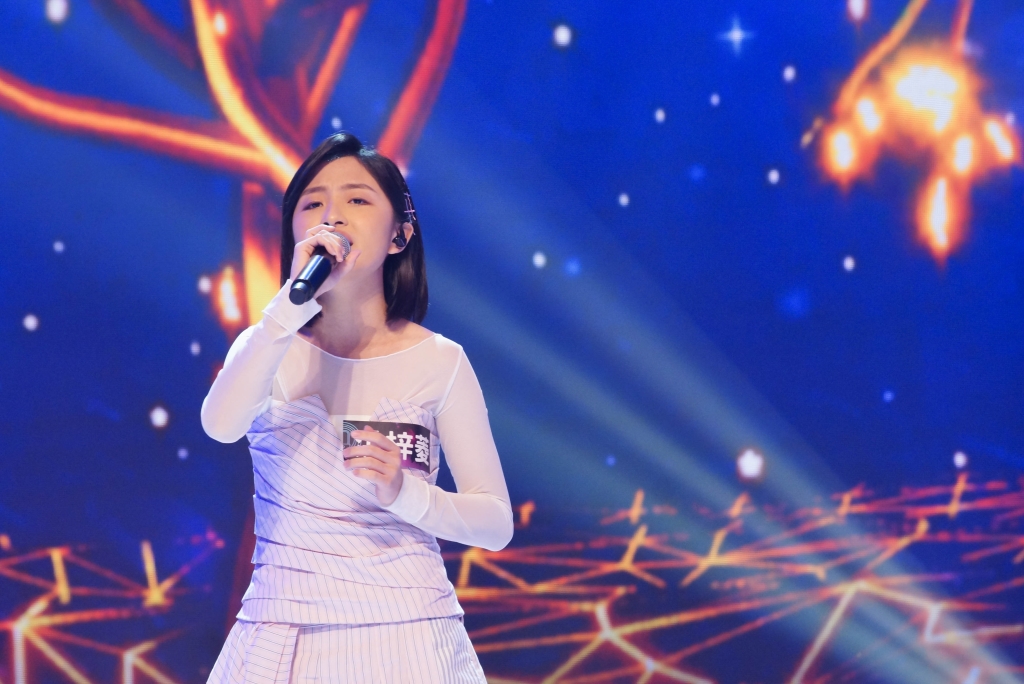 年僅15歲卻能超齡演出!《全能歌手》洪梓菱靠「這方法」帶入感情 親曝想挑戰Rap歌曲!