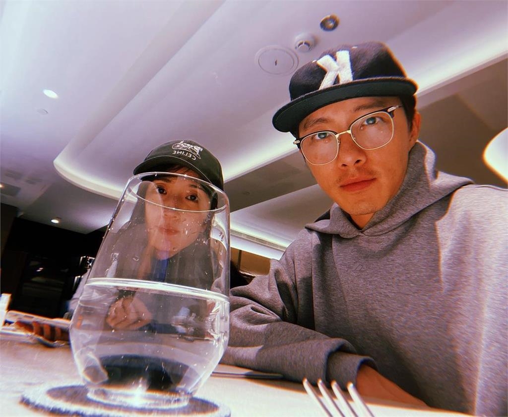 遭吳宗憲烏龍爆料懷孕2天!柯佳嬿懶理曬「暗黑自拍」1表情洩心聲