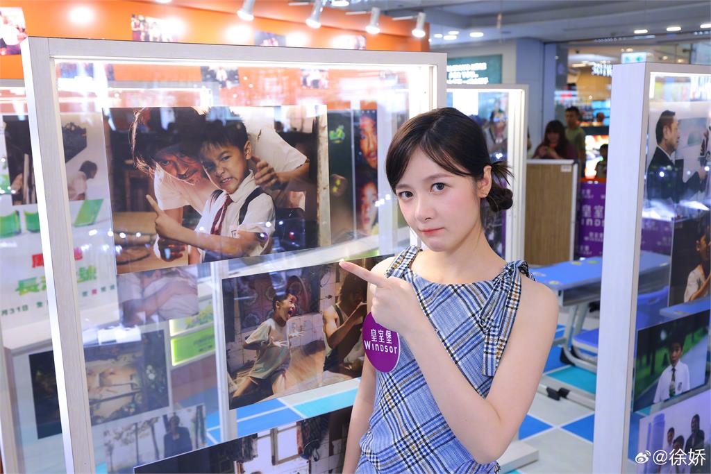 26歲「兒子」徐嬌女大18變白到發亮！周星馳曝《長江七號》續集進度