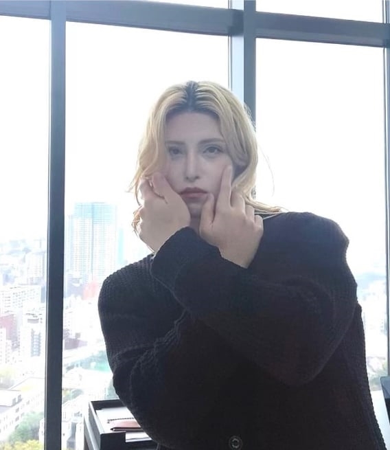 「日本第一牛郎」羅蘭金髮全消失!「整頭大爆改」少女心自拍照流出