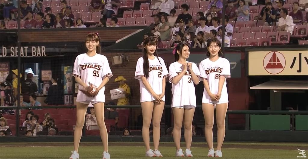 林襄日職開球「抖肩放鬆」模樣超Q！李多慧中文「神進化」連這都會說