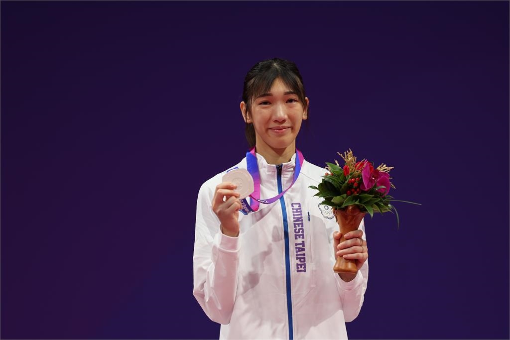 杭州亞運/林唯均跆拳拿銀淚崩!為參賽減10公斤「頒獎還在哭」畫面曝