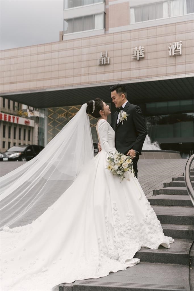 民視美女主播王嘉琳「晉升幸福人妻」!甜嫁7年男友「婚紗照曝光」