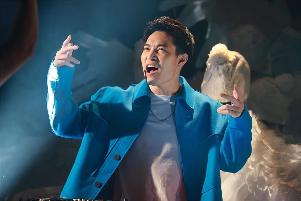 李千娜舊愛「中秋同框郭台銘」!脫口喊「乾爹」震撼網…2人關係曝光