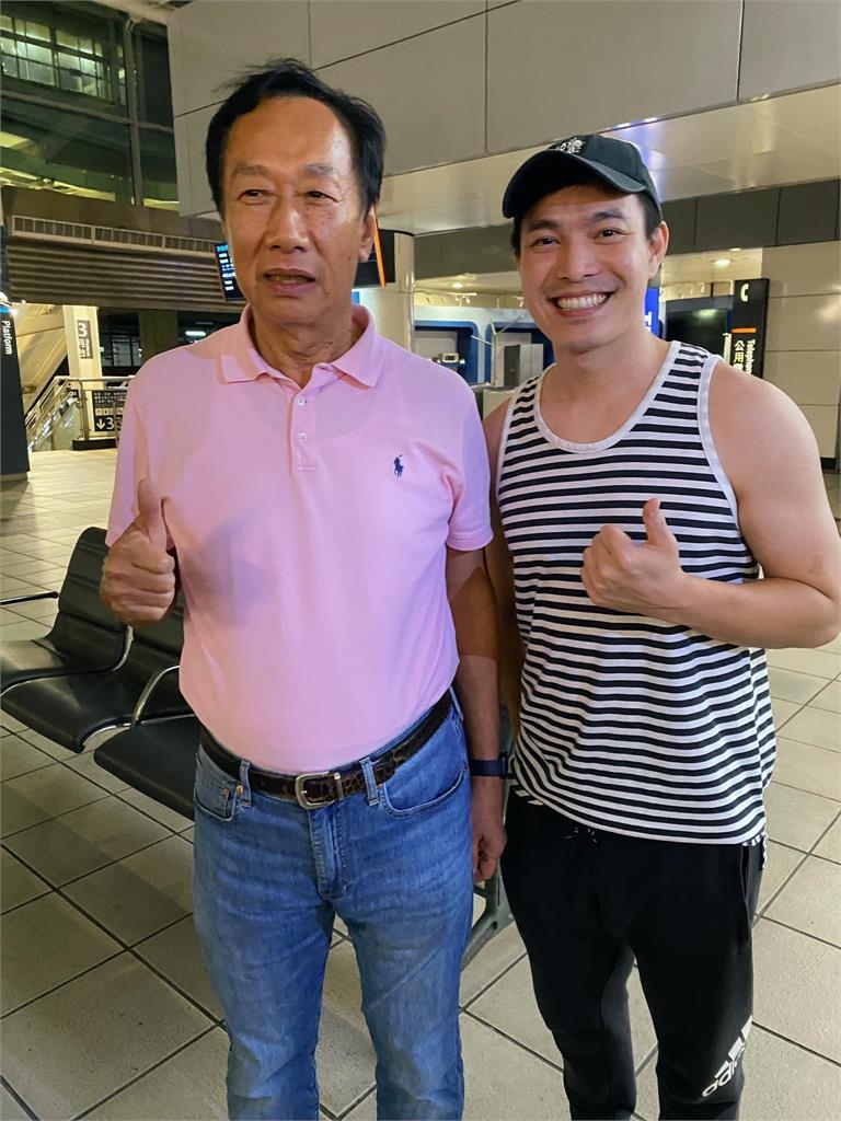 李千娜舊愛「中秋同框郭台銘」!脫口喊「乾爹」震撼網…2人關係曝光