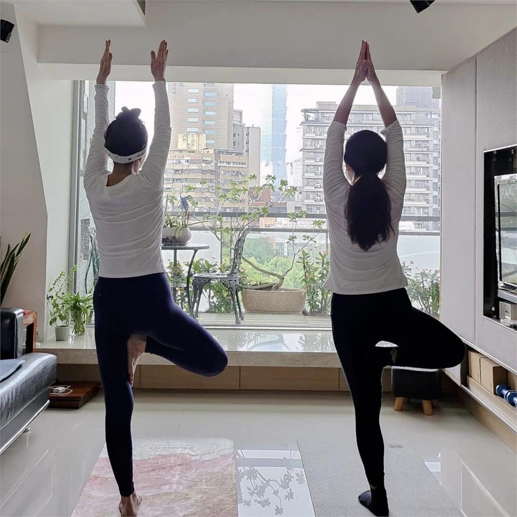 陳美鳳超狂核心不科學!雙手撐地「凹出ㄇ字型」重現《大法師》經典動作