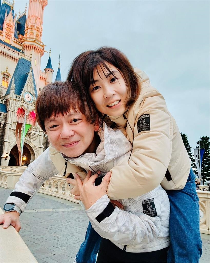 網紅夫腦瘤爆掉住院！「新店蔡依林」月燒14萬租屋痛哭撤出新加坡