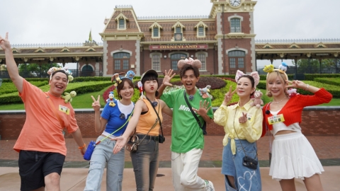 《綜藝新時代》搶先曝光香港迪士尼新園區 籃籃.巫苡萱淚憶童年