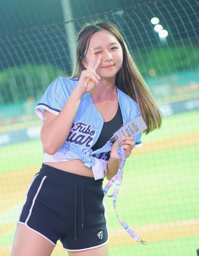 黑豹旗「正妹女投手」是啦啦隊練習生！私下辣照「暗藏流量巨獸」網瘋看