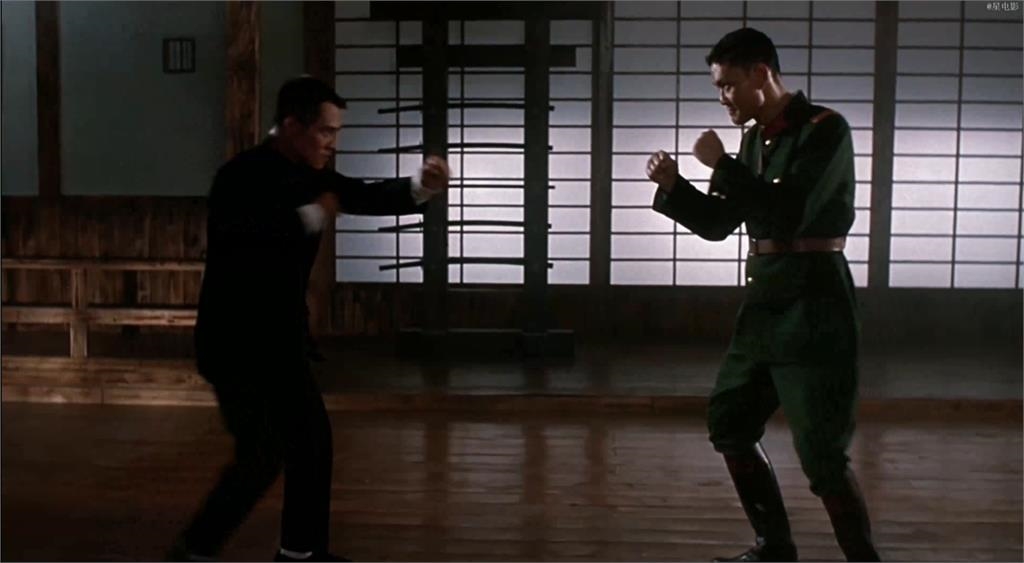 昔打斷李連杰手臂！65歲拳王裸上身秀「威猛倒三角」　肌肉猛男體態太狂